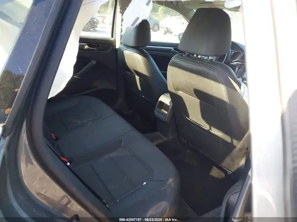 1VWDT7A36HC076095 2017 VOLKSWAGEN PASSAT - Image 8