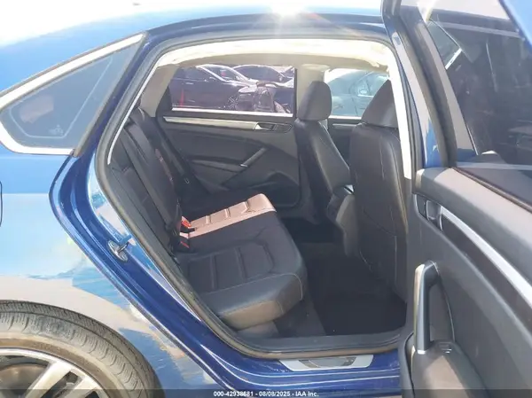 1VWDT7A36HC076825 2017 VOLKSWAGEN PASSAT - Image 8