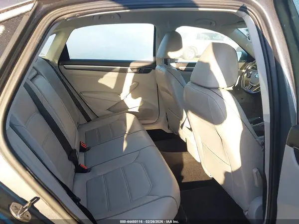 1VWDT7A36HC080065 2017 VOLKSWAGEN PASSAT - Image 8