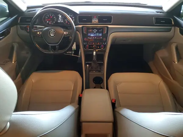 1VWDT7A37HC000689 2017 VOLKSWAGEN PASSAT - Image 8
