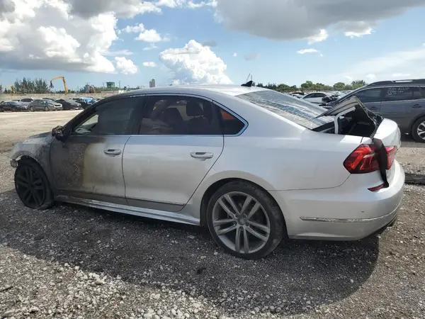 1VWDT7A37HC001437 2017 VOLKSWAGEN PASSAT - Image 2