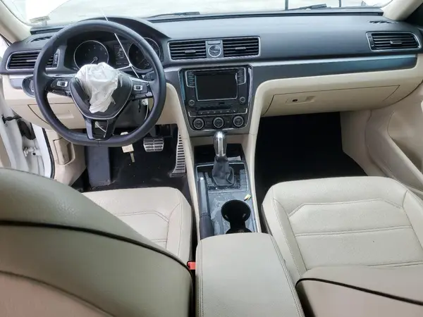 1VWDT7A37HC001812 2017 VOLKSWAGEN PASSAT - Image 8