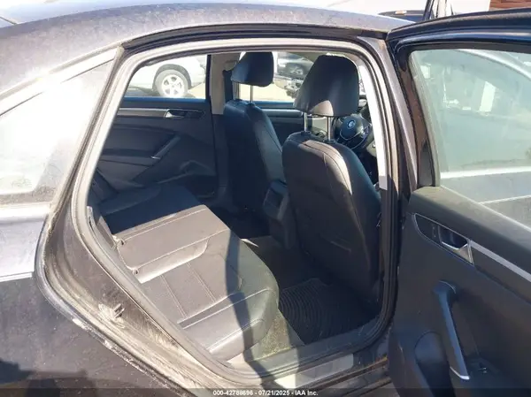 1VWDT7A37HC003060 2017 VOLKSWAGEN PASSAT - Image 8
