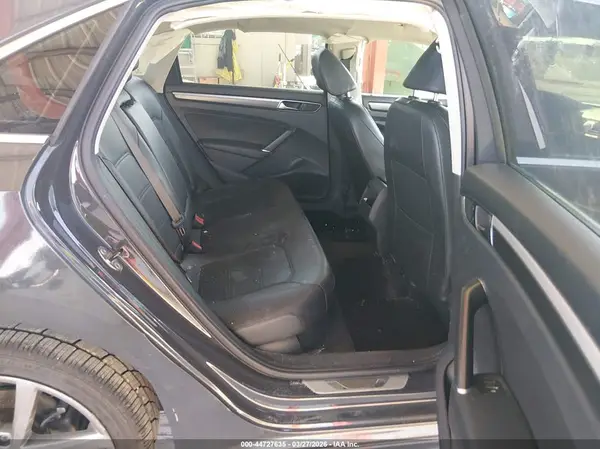 1VWDT7A37HC013863 2017 VOLKSWAGEN PASSAT - Image 8