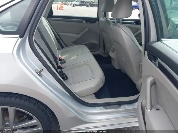 1VWDT7A37HC021395 2017 VOLKSWAGEN PASSAT - Image 8