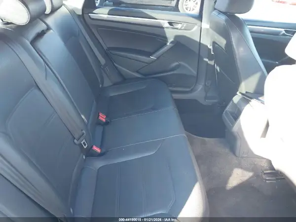 1VWDT7A37HC027391 2017 VOLKSWAGEN PASSAT - Image 8