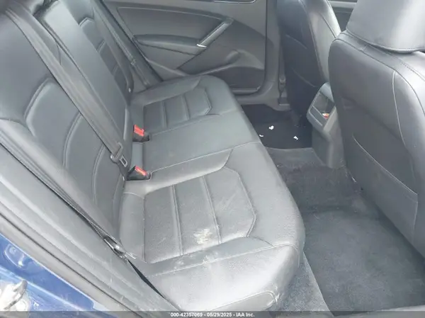 1VWDT7A37HC031019 2017 VOLKSWAGEN PASSAT - Image 8