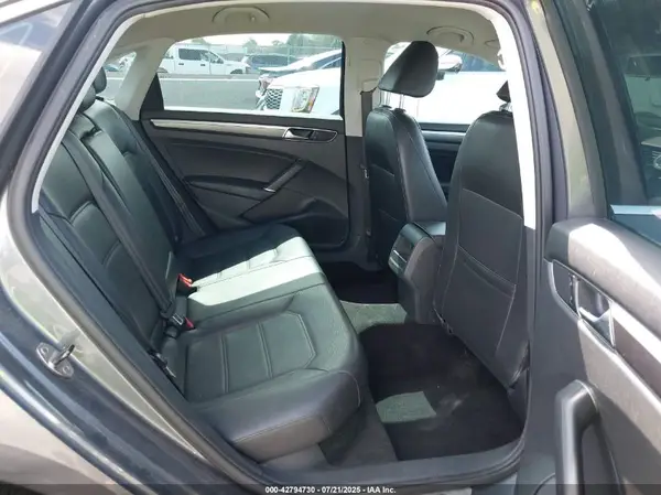 1VWDT7A37HC031148 2017 VOLKSWAGEN PASSAT - Image 8