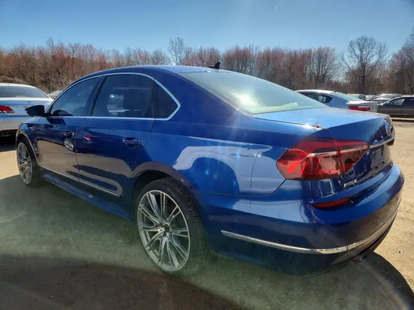 1VWDT7A37HC031165 2017 VOLKSWAGEN PASSAT - Image 2