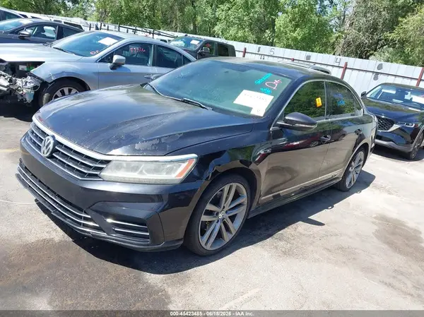1VWDT7A37HC032882 2017 VOLKSWAGEN PASSAT - Image 2