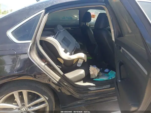 1VWDT7A37HC032882 2017 VOLKSWAGEN PASSAT - Image 8