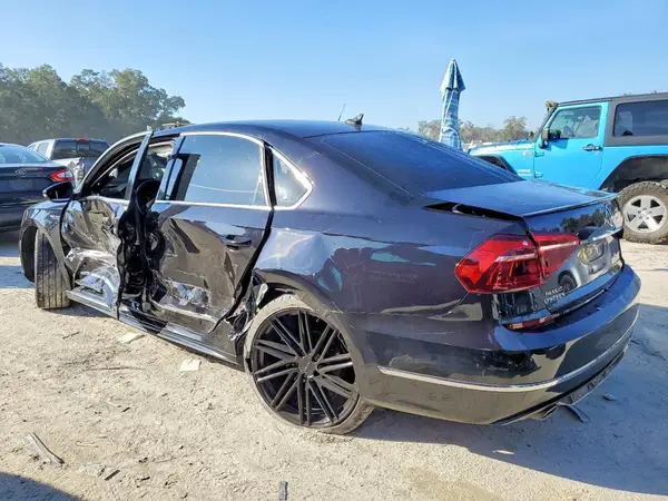 1VWDT7A37HC036978 2017 VOLKSWAGEN PASSAT - Image 2