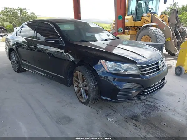 1VWDT7A37HC038701 2017 VOLKSWAGEN PASSAT - Image 1