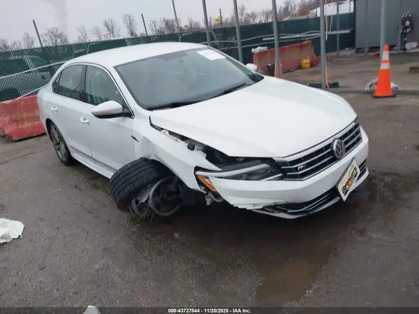 1VWDT7A37HC043834 2017 VOLKSWAGEN PASSAT - Image 1