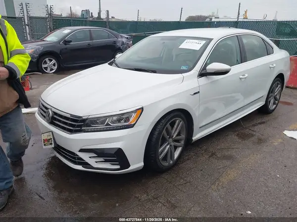 1VWDT7A37HC043834 2017 VOLKSWAGEN PASSAT - Image 2
