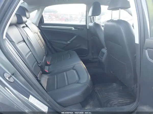 1VWDT7A37HC058849 2017 VOLKSWAGEN PASSAT - Image 8