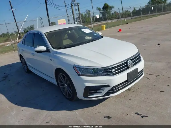 1VWDT7A37HC061735 2017 VOLKSWAGEN PASSAT - Image 1