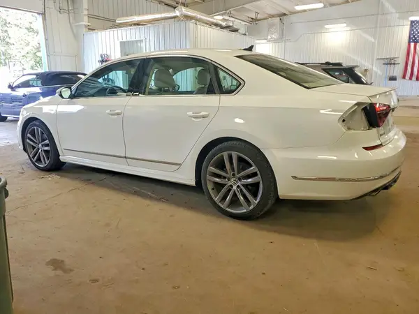 1VWDT7A37HC062206 2017 VOLKSWAGEN PASSAT - Image 2