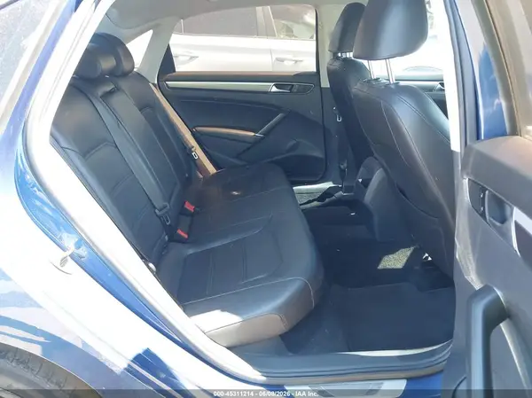 1VWDT7A37HC063520 2017 VOLKSWAGEN PASSAT - Image 8