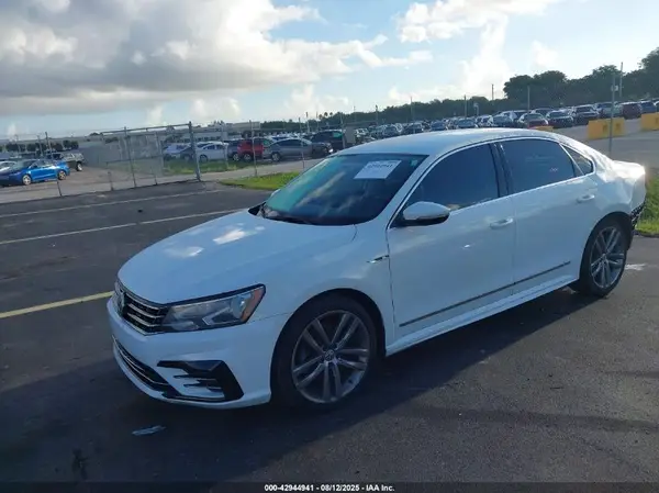 1VWDT7A37HC065445 2017 VOLKSWAGEN PASSAT - Image 2