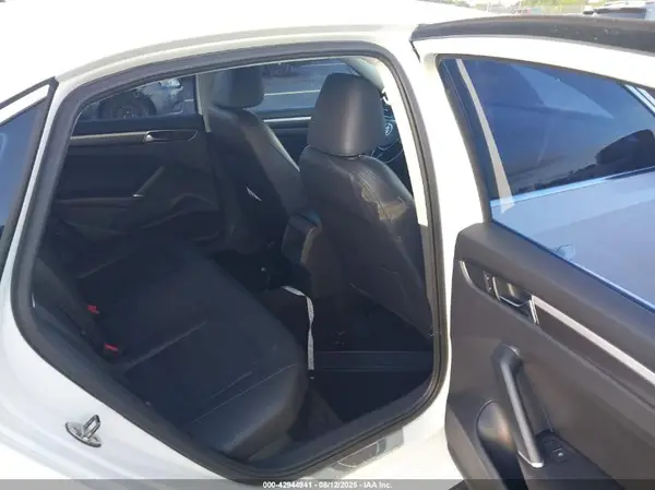 1VWDT7A37HC065445 2017 VOLKSWAGEN PASSAT - Image 8