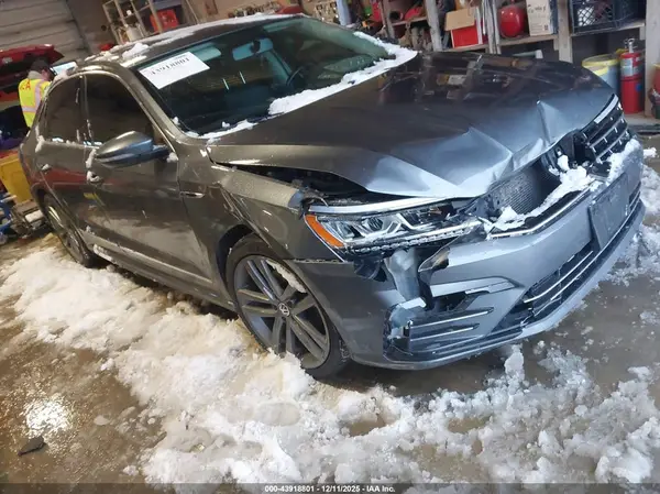 1VWDT7A37HC069513 2017 VOLKSWAGEN PASSAT - Image 1