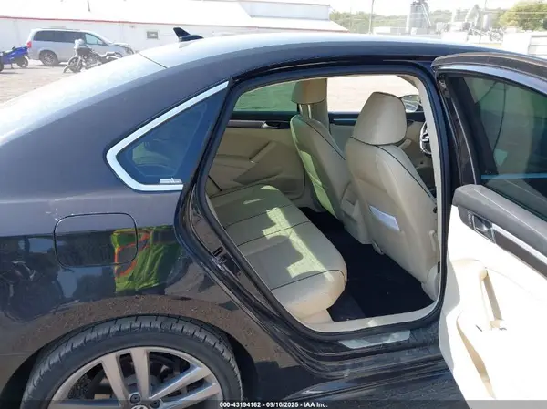 1VWDT7A37HC079765 2017 VOLKSWAGEN PASSAT - Image 8