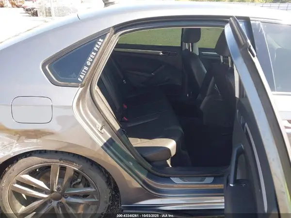 1VWDT7A38HC004959 2017 VOLKSWAGEN PASSAT - Image 8