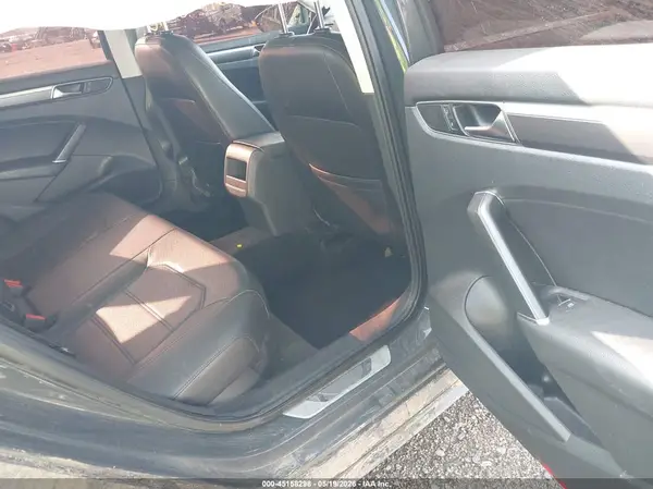 1VWDT7A38HC005853 2017 VOLKSWAGEN PASSAT - Image 8