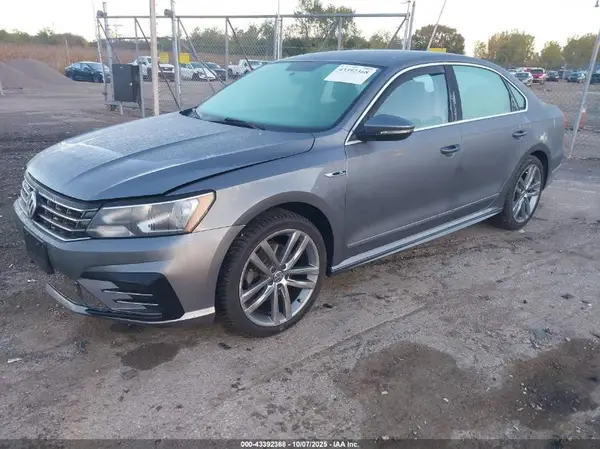 1VWDT7A38HC013239 2017 VOLKSWAGEN PASSAT - Image 2