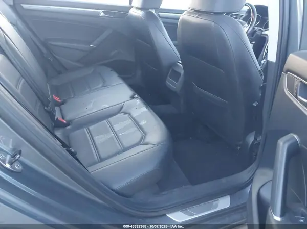 1VWDT7A38HC013239 2017 VOLKSWAGEN PASSAT - Image 8