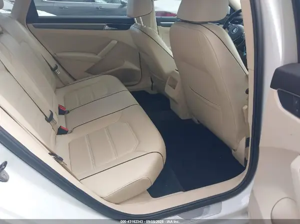 1VWDT7A38HC017985 2017 VOLKSWAGEN PASSAT - Image 8