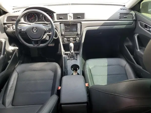 1VWDT7A38HC027996 2017 VOLKSWAGEN PASSAT - Image 8