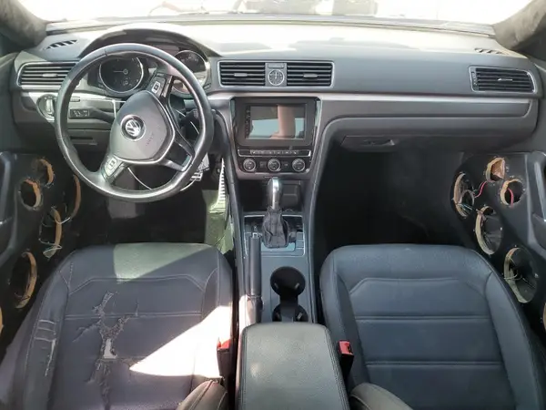 1VWDT7A38HC028761 2017 VOLKSWAGEN PASSAT - Image 8