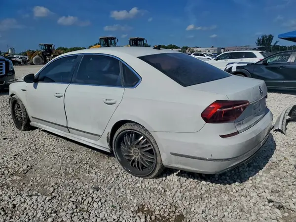 1VWDT7A38HC032230 2017 VOLKSWAGEN PASSAT - Image 2