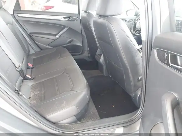 1VWDT7A38HC033541 2017 VOLKSWAGEN PASSAT - Image 8