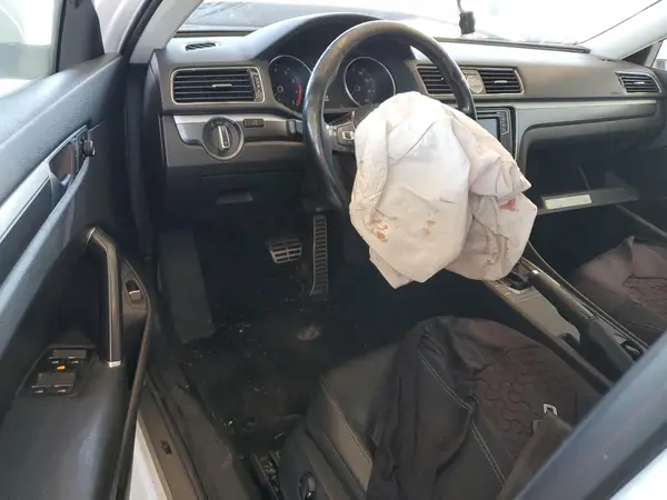 1VWDT7A38HC035757 2017 VOLKSWAGEN PASSAT - Image 8