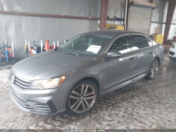 1VWDT7A38HC039498 2017 VOLKSWAGEN PASSAT - Image 2