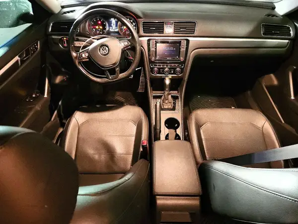 1VWDT7A38HC046080 2017 VOLKSWAGEN PASSAT - Image 8