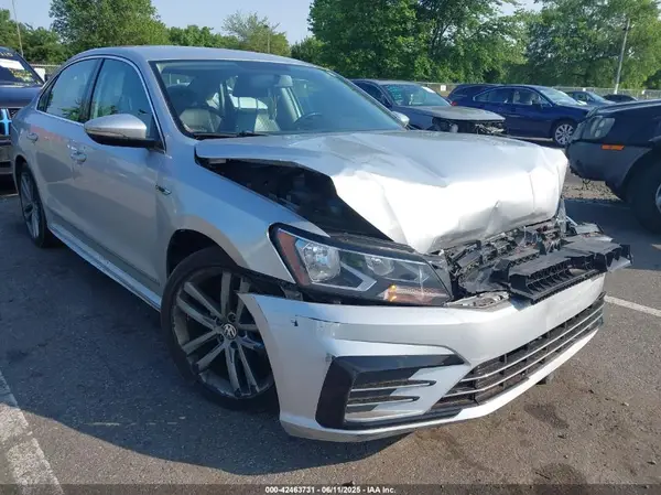 1VWDT7A38HC048069 2017 VOLKSWAGEN PASSAT - Image 1