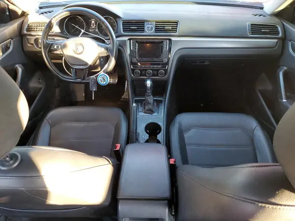 1VWDT7A38HC059301 2017 VOLKSWAGEN PASSAT - Image 8