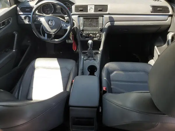 1VWDT7A38HC061887 2017 VOLKSWAGEN PASSAT - Image 8