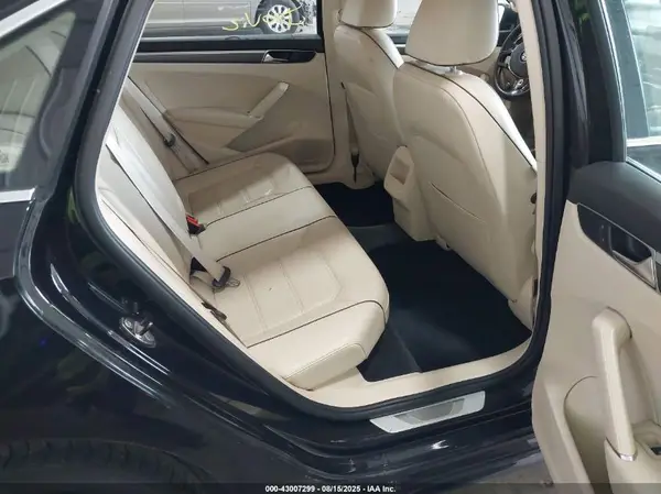 1VWDT7A38HC063106 2017 VOLKSWAGEN PASSAT - Image 8