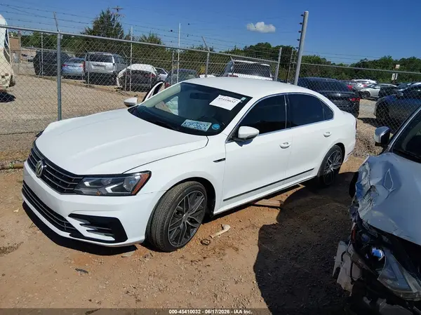 1VWDT7A38HC065082 2017 VOLKSWAGEN PASSAT - Image 2