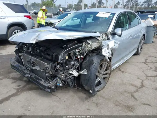 1VWDT7A38HC066443 2017 VOLKSWAGEN PASSAT - Image 2