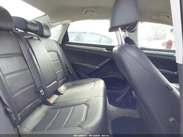 1VWDT7A38HC066443 2017 VOLKSWAGEN PASSAT - Image 8