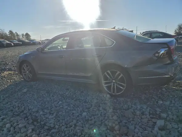 1VWDT7A38HC068726 2017 VOLKSWAGEN PASSAT - Image 2
