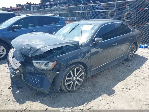 1VWDT7A38HC070850 2017 VOLKSWAGEN PASSAT - Image 2