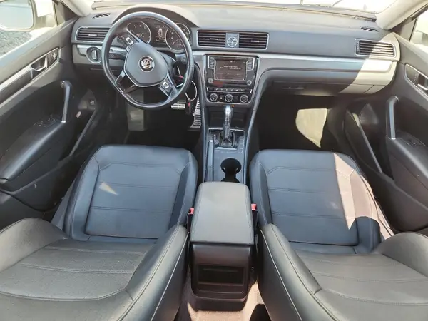 1VWDT7A38HC074543 2017 VOLKSWAGEN PASSAT - Image 8