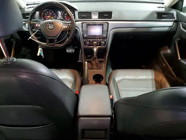 1VWDT7A38HC076986 2017 VOLKSWAGEN PASSAT - Image 8